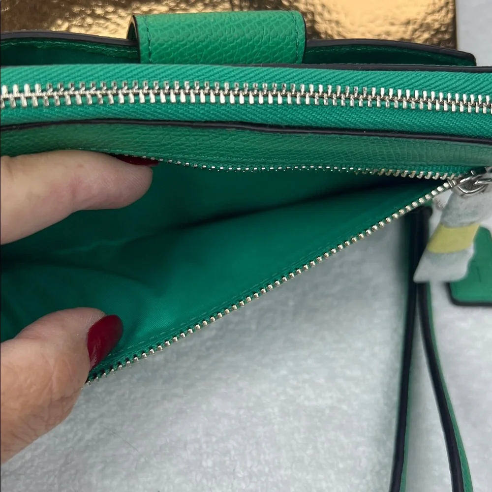 Coach Vibrant Green Leather Wristlet - Picture 5 of 8